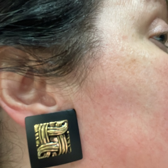 Black/gold tone square earrings - Picture 4 of 5